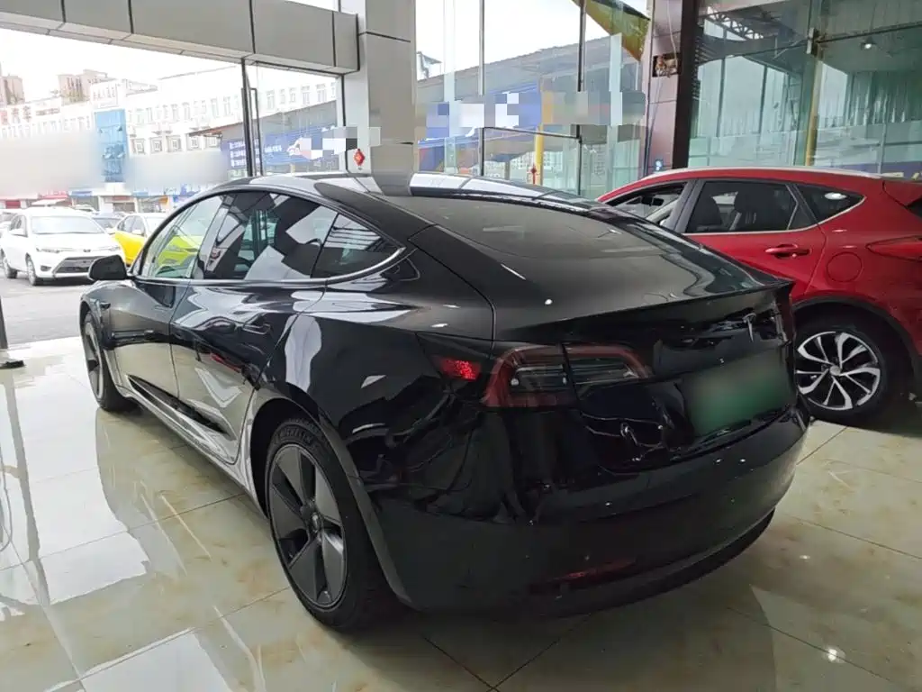 Tesla Model 3 — миниатюра 5