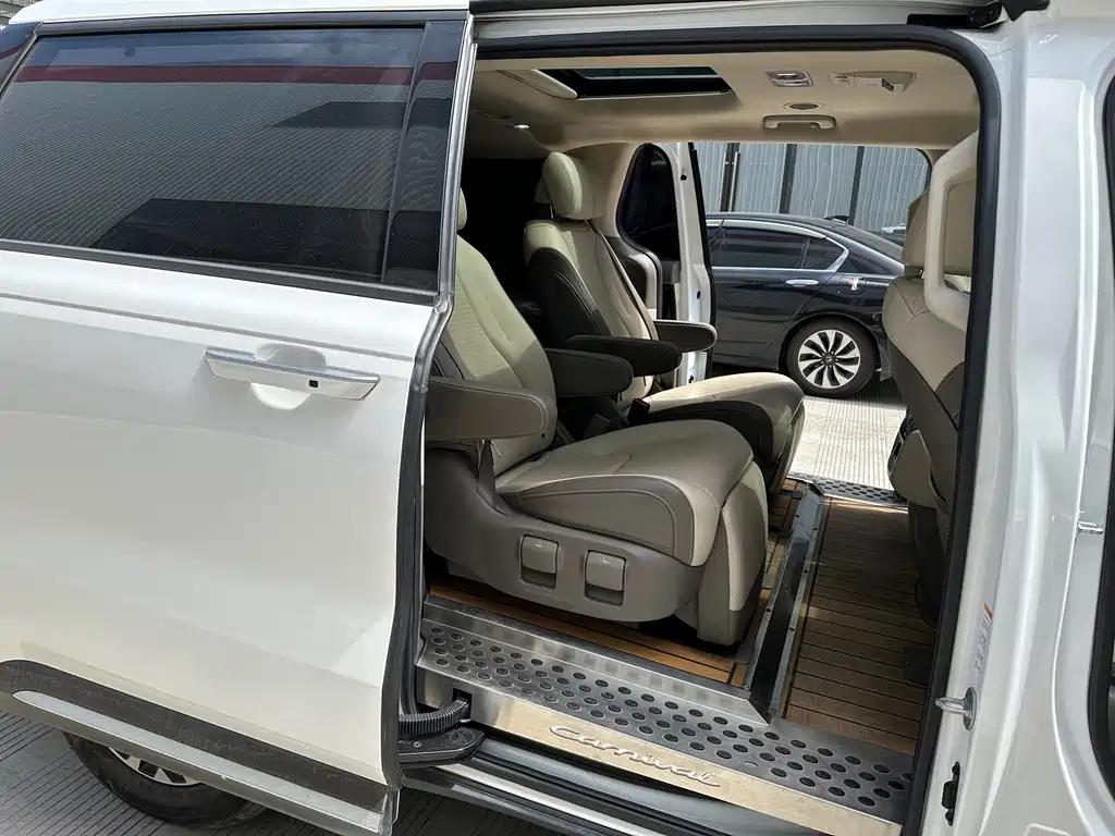 Kia Carnival — миниатюра 17