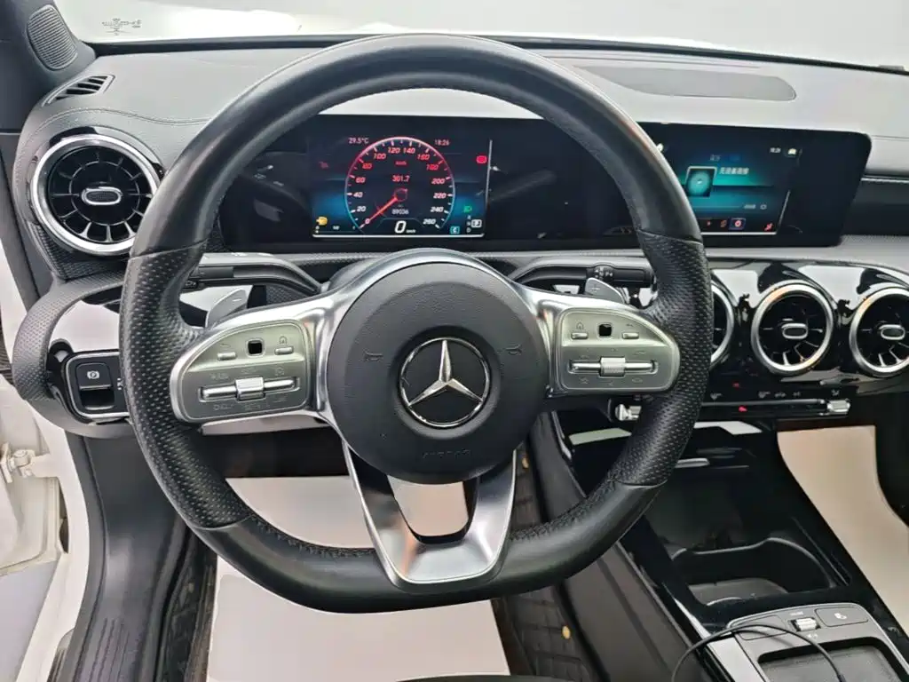 Mercedes-Benz A-Class — миниатюра 11