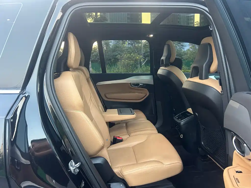 Volvo XC90 — миниатюра 9
