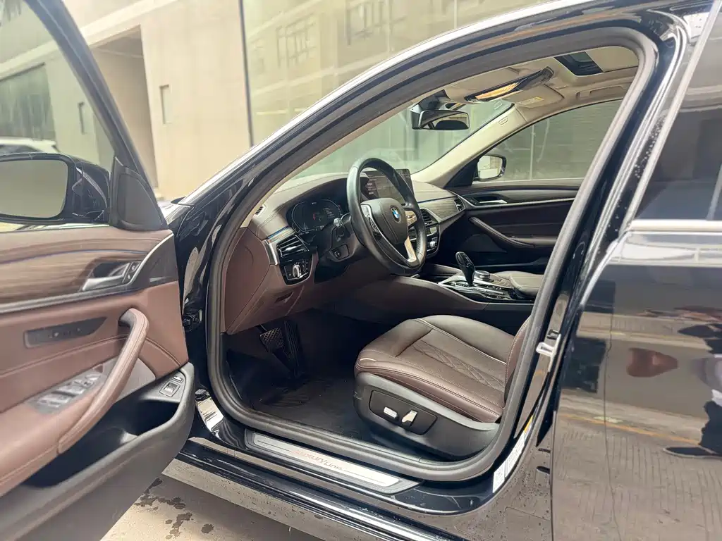 BMW 5 Series New Energy — миниатюра 6