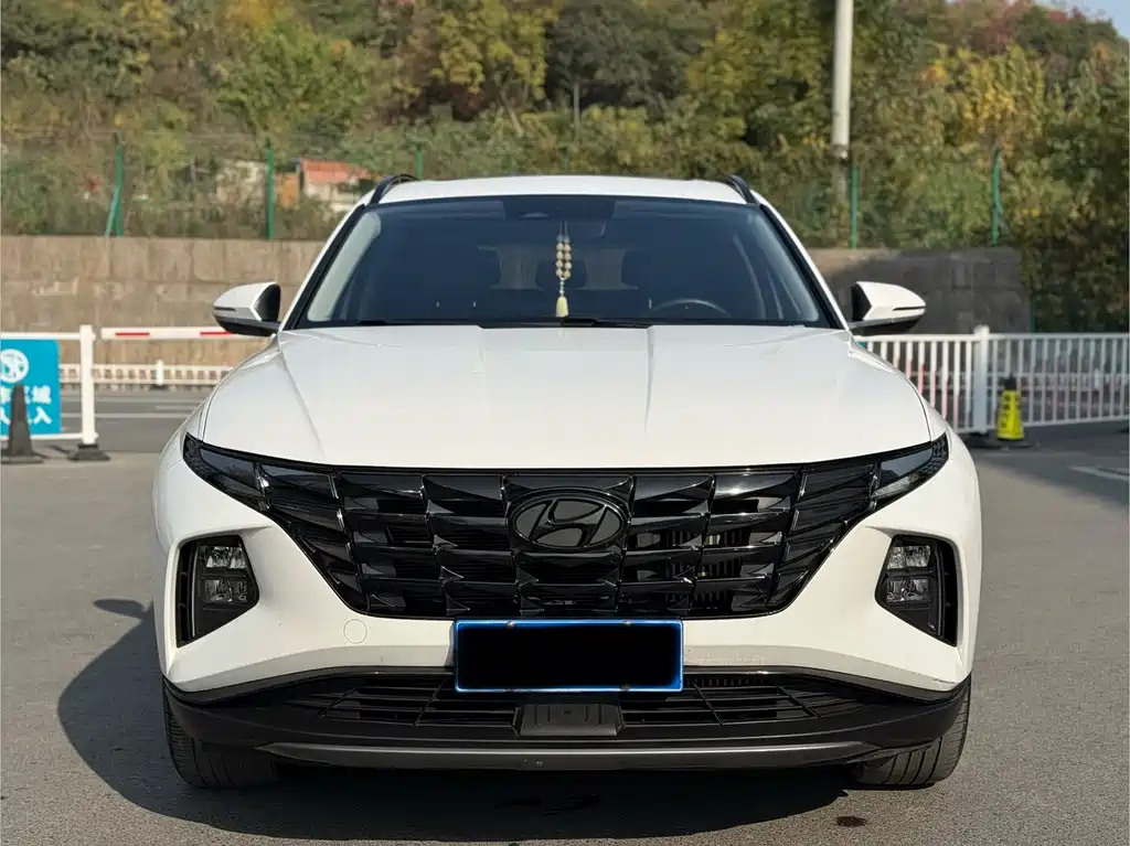 MODERN TUCSON