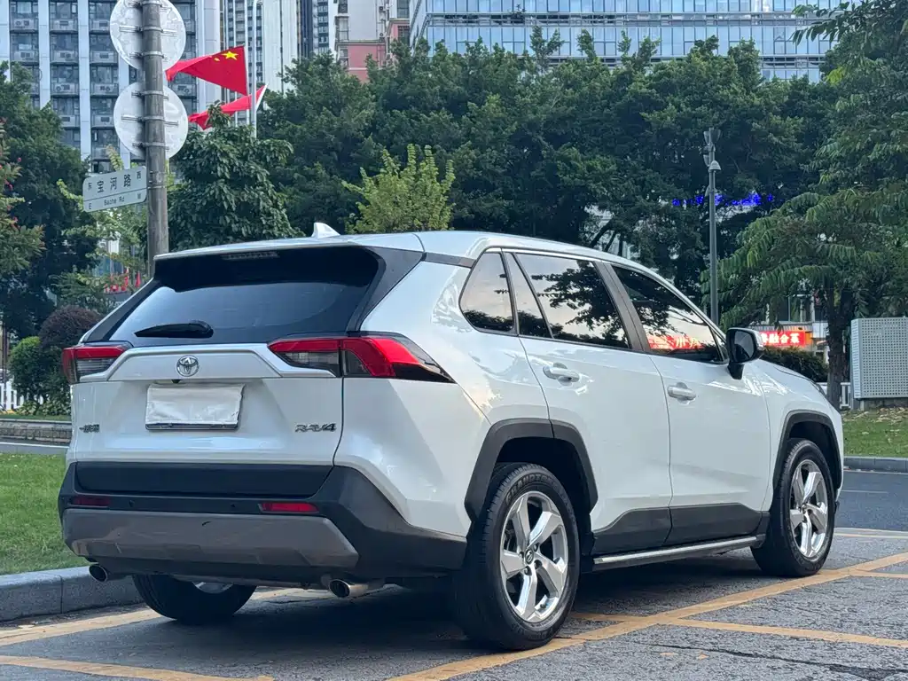 Toyota RAV4 — миниатюра 16