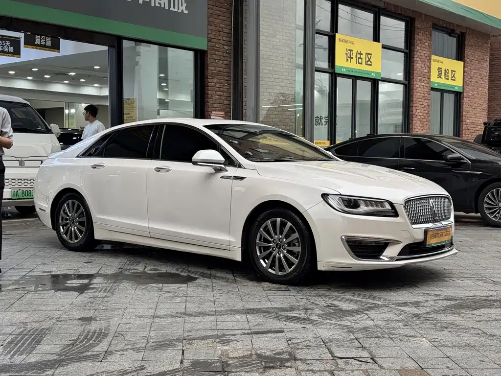 Lincoln MKZ — миниатюра 3