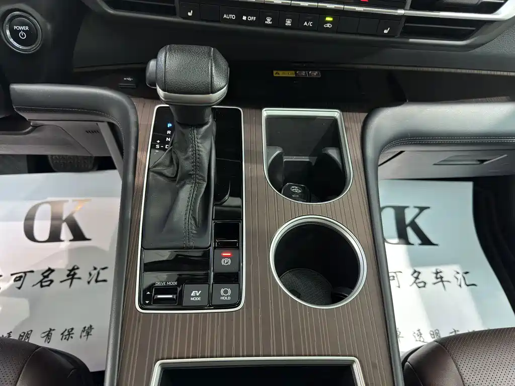 Toyota Granvia — миниатюра 12