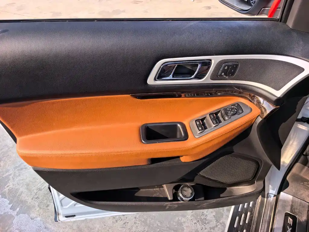 Ford Explorer (Import) — миниатюра 8