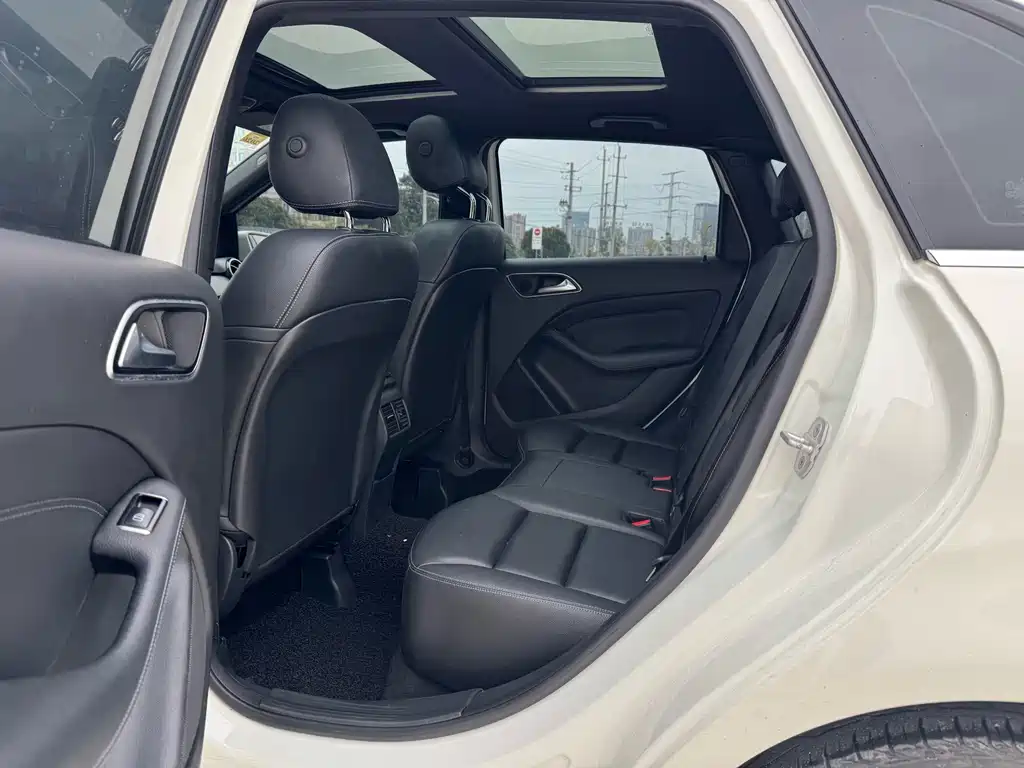 Mercedes-Benz B-Class — миниатюра 6