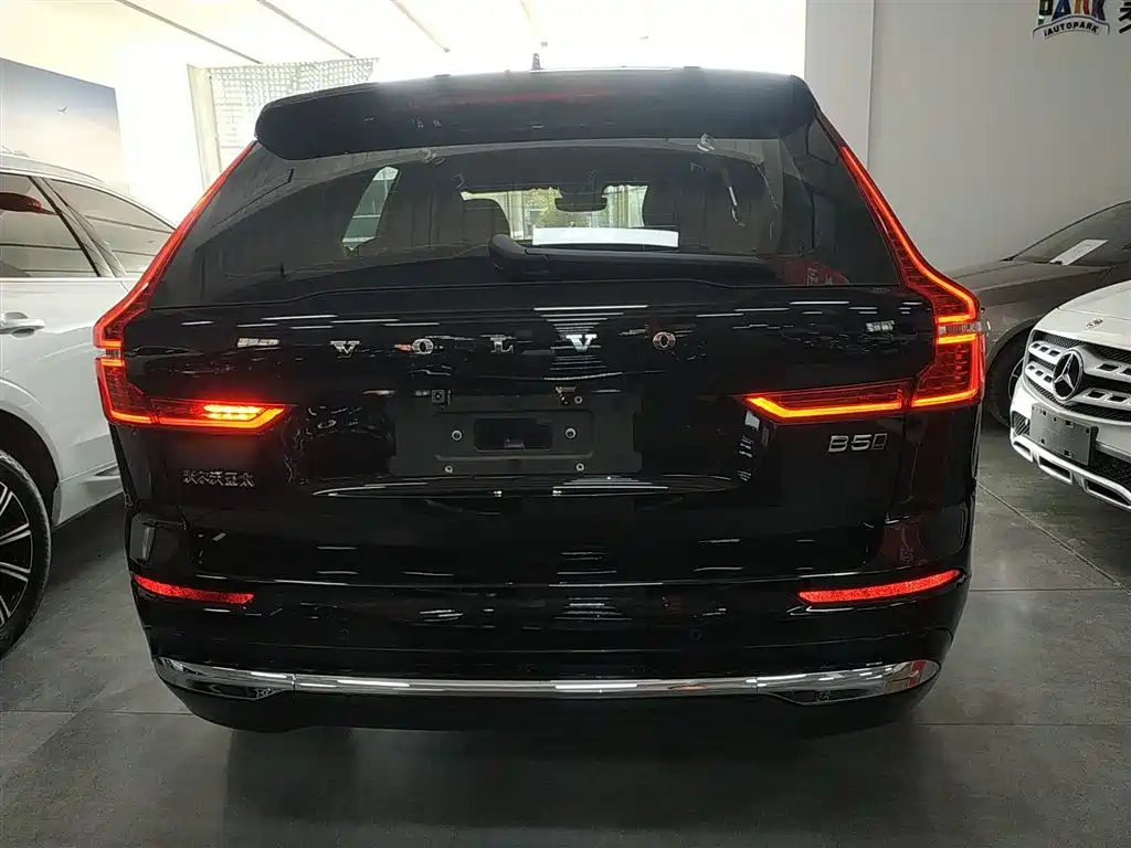 Volvo XC60 2024 B5 Luxury