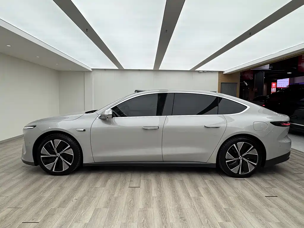NIO NIO ET7