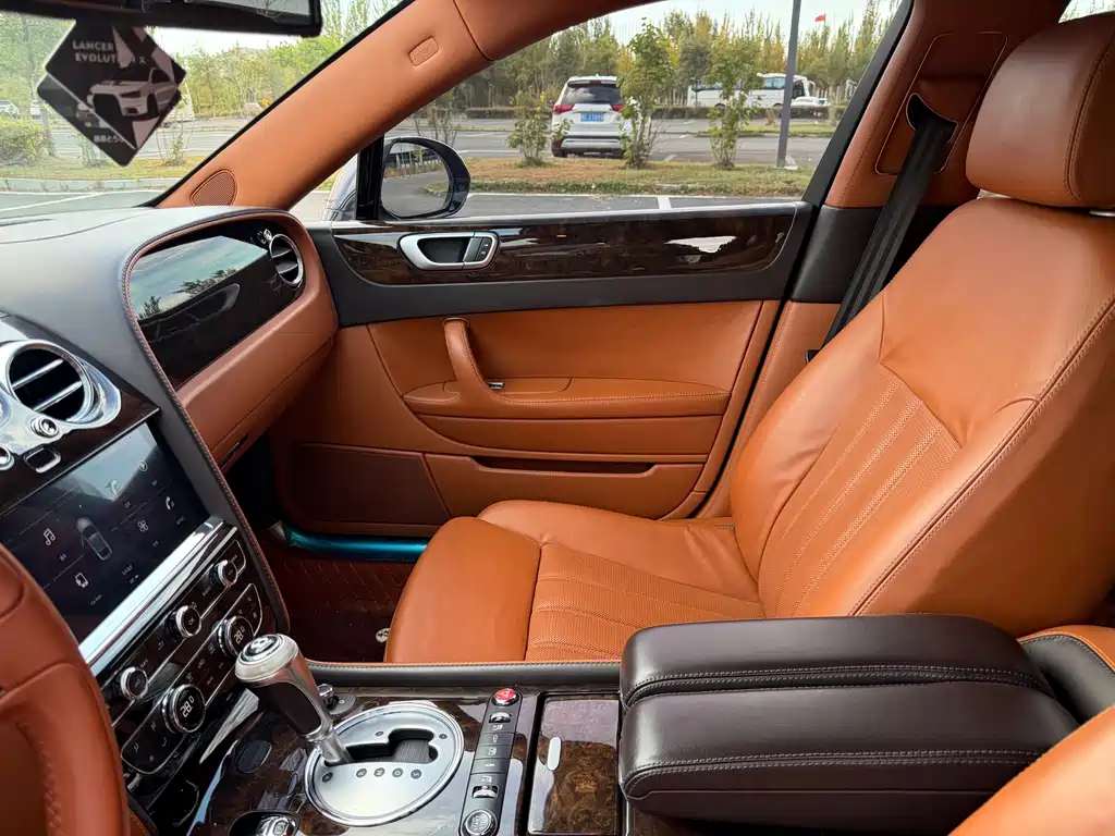 Bentley Flying Spur — миниатюра 30