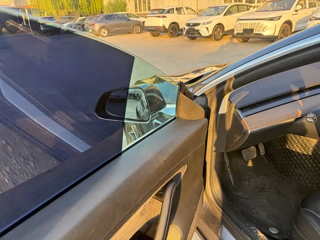 Tesla Model 3 — миниатюра 9