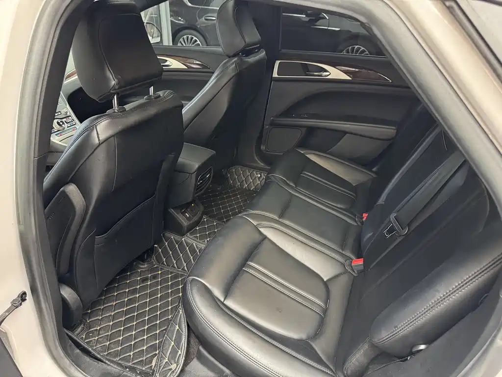 Lincoln MKZ — миниатюра 9