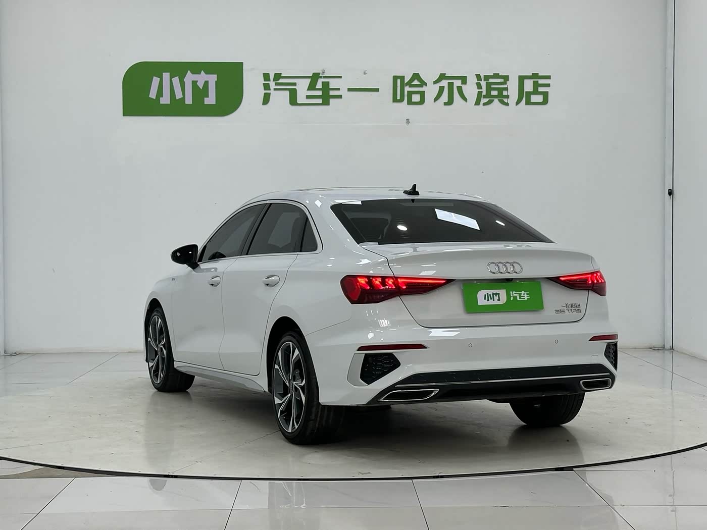 Audi A3 1.4 л 2023 г. Белый, пробег 40000 км