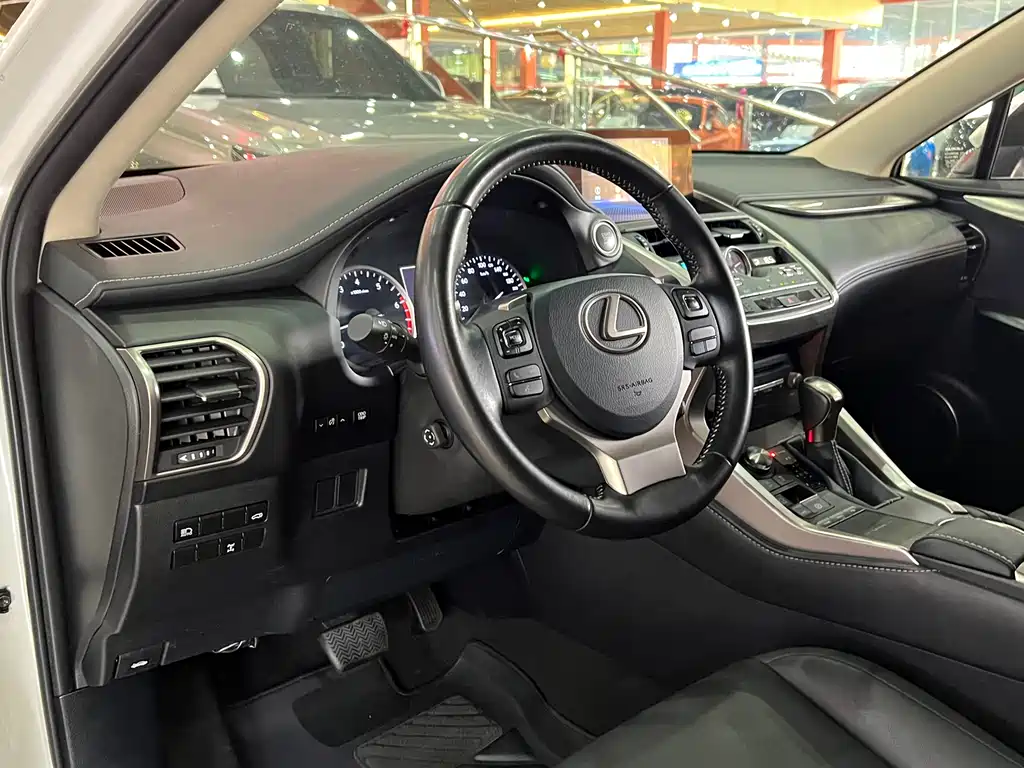 Lexus NX 2017 300