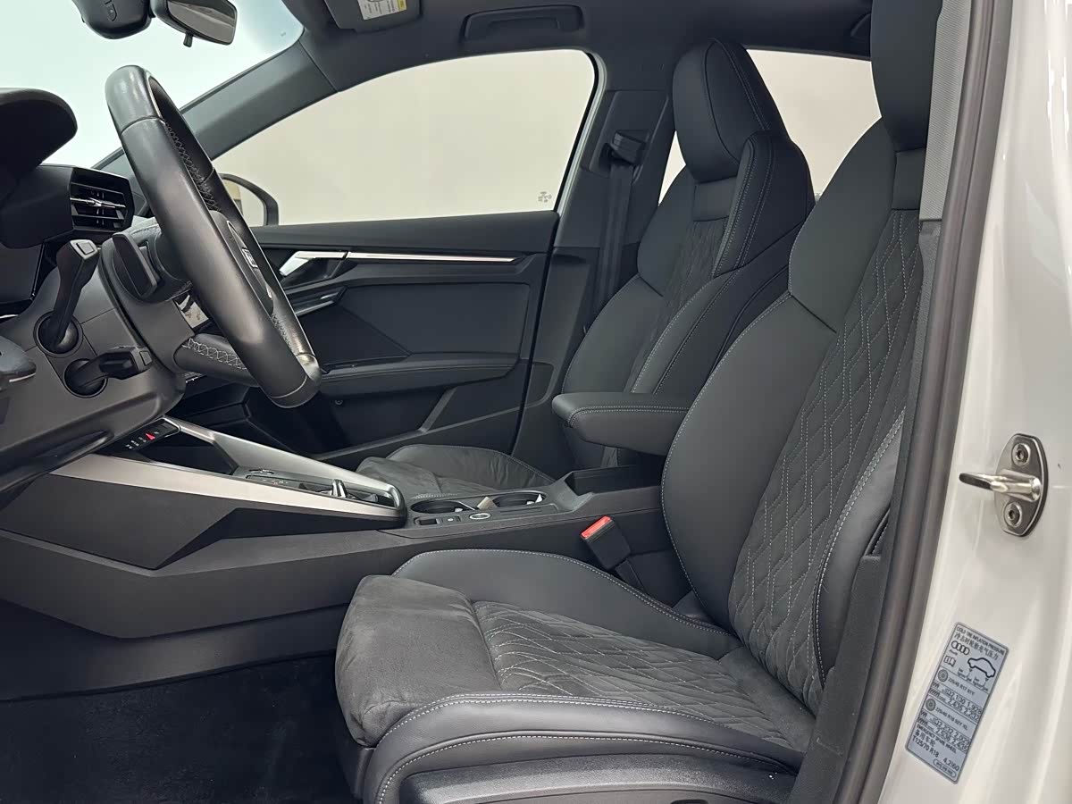 Audi A3 1.4 л 2023 г. Белый, пробег 40000 км