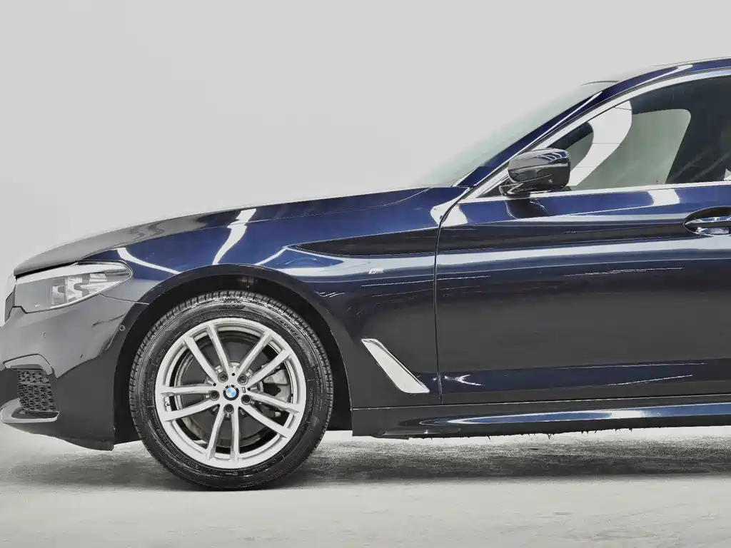 BMW 5 Series — миниатюра 11