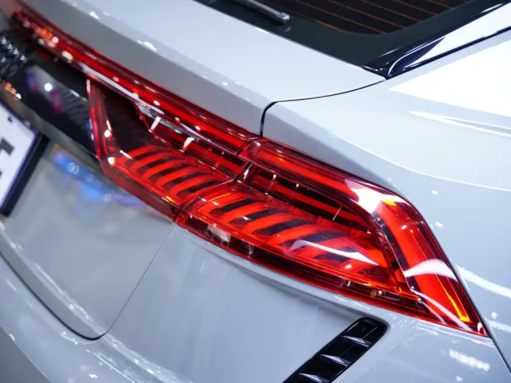Audi RS Q8 — миниатюра 9