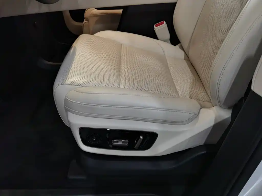Li Auto Li MEGA — миниатюра 20