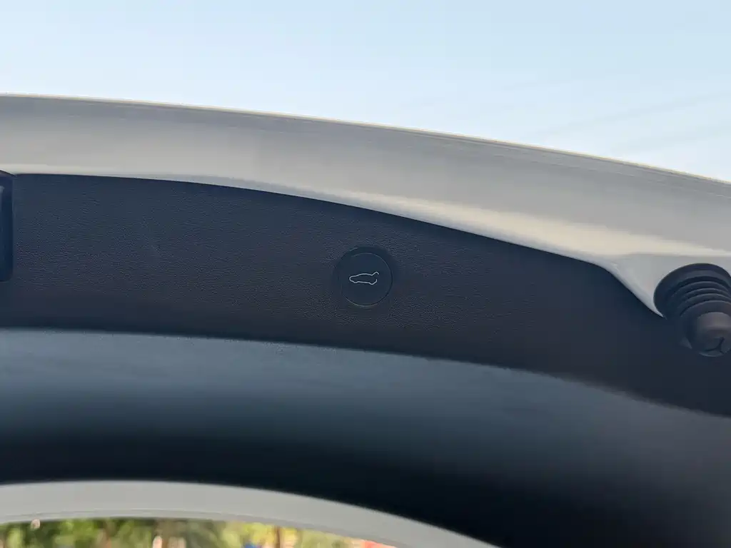 Tesla Model 3 — миниатюра 15