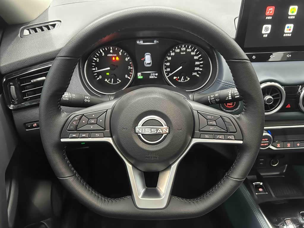 Nissan X-Trail 2.0 л 2025 г. Серебристо-серый, пробег 3000 км