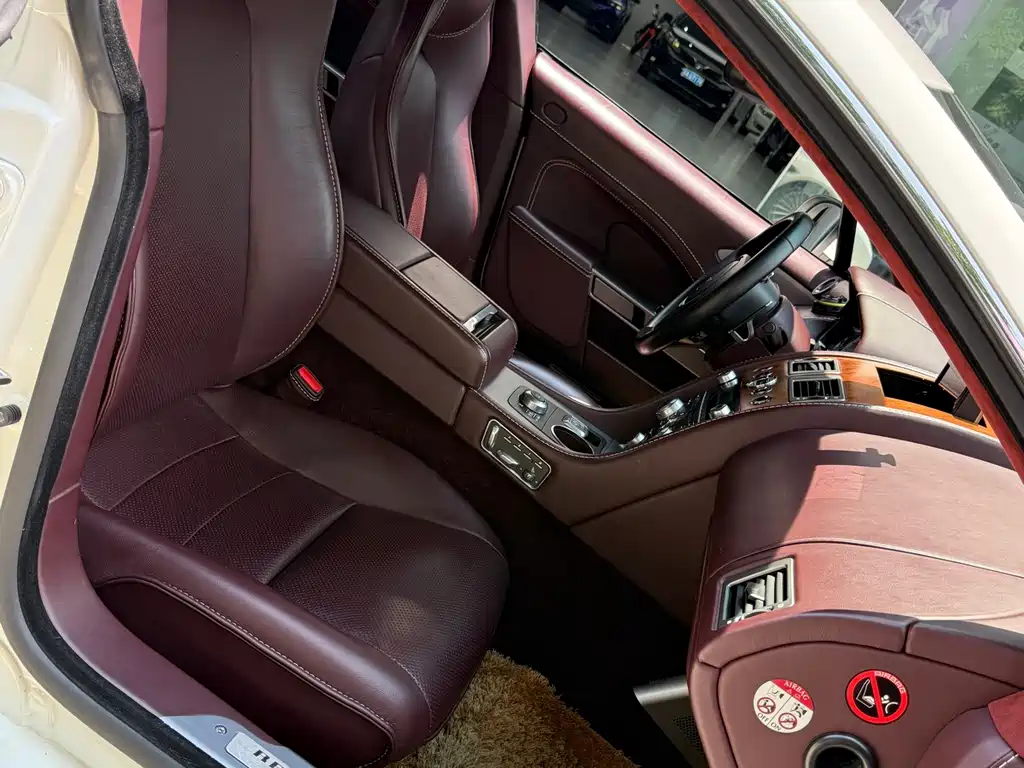 Aston Martin Rapide — миниатюра 8