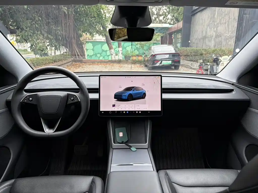 TESLA MODEL Y