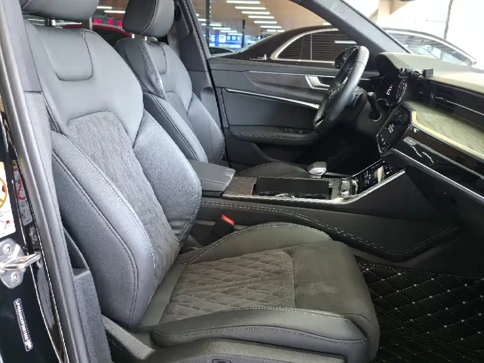 Audi A6L 2023 55 TFSI quattro Premium