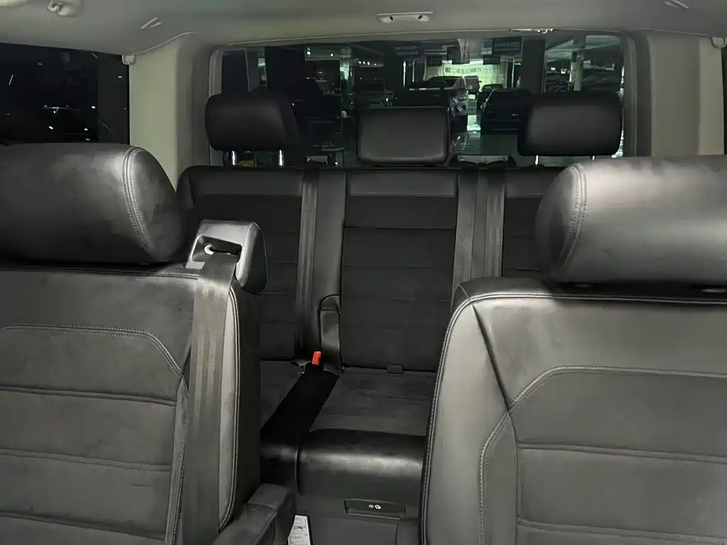 Volkswagen Multivan — миниатюра 6