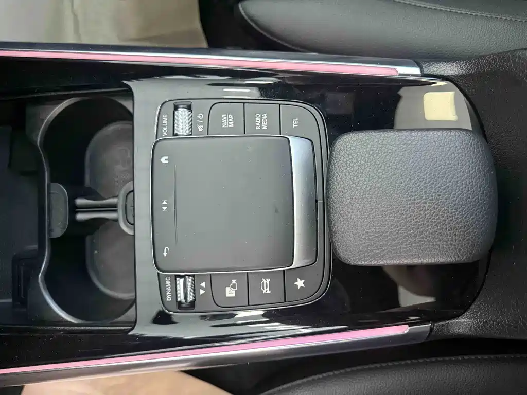 Mercedes-Benz GLA — миниатюра 9