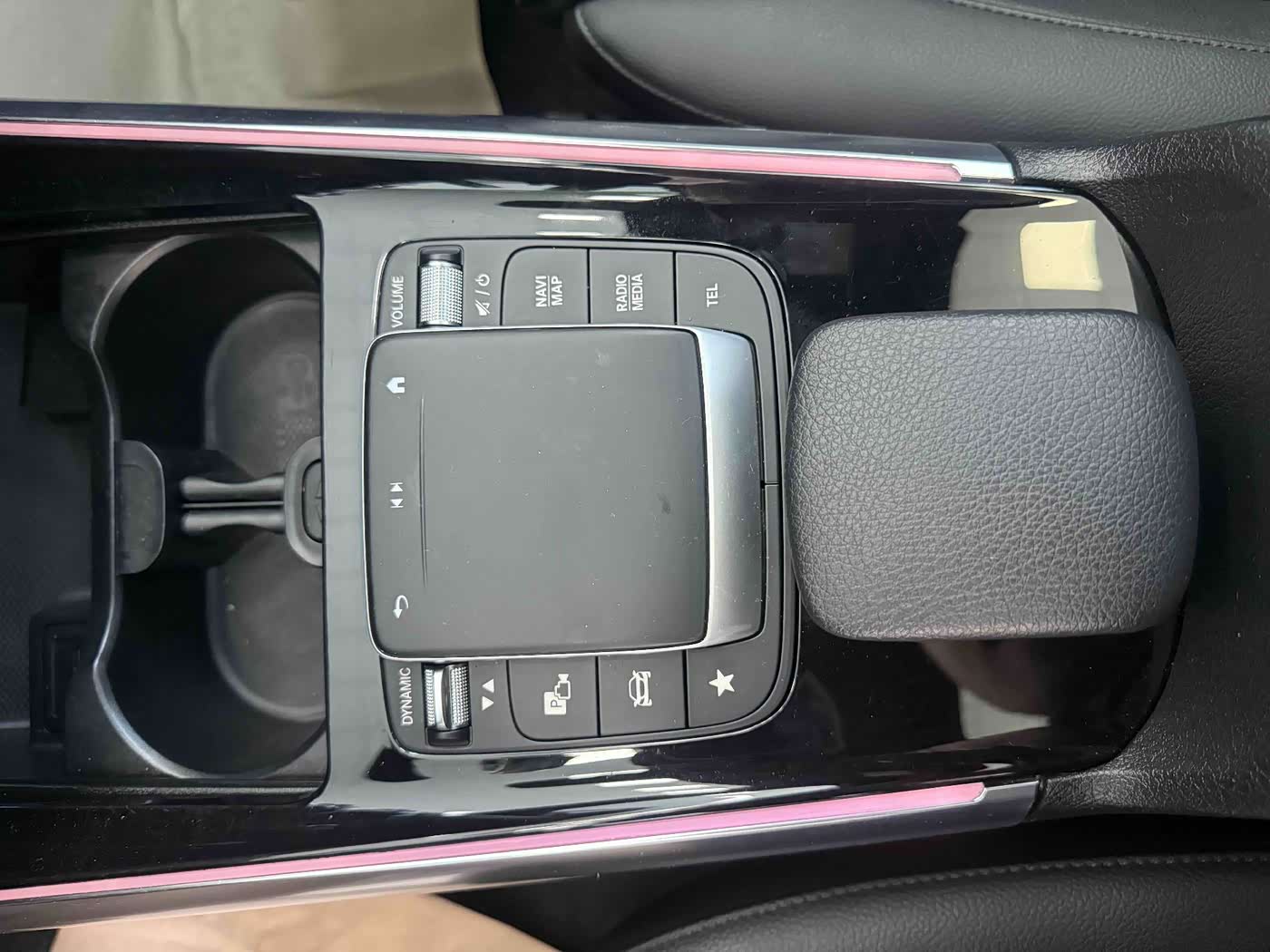 Mercedes-Benz GLA 1.3 л 2022 г. Белый, пробег 42000 км