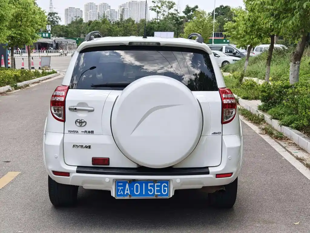 Toyota RAV4 2013 2.4L AT