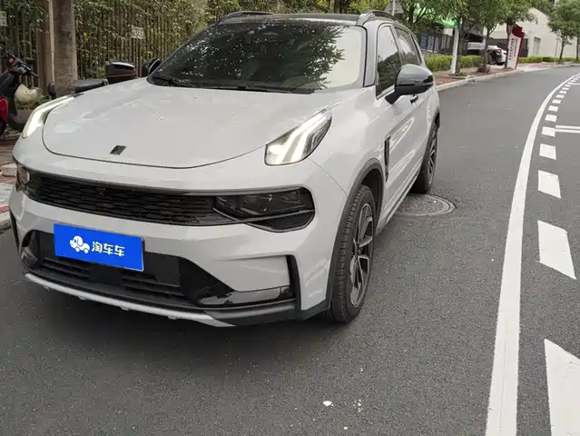 2022 Lynk & Co 01