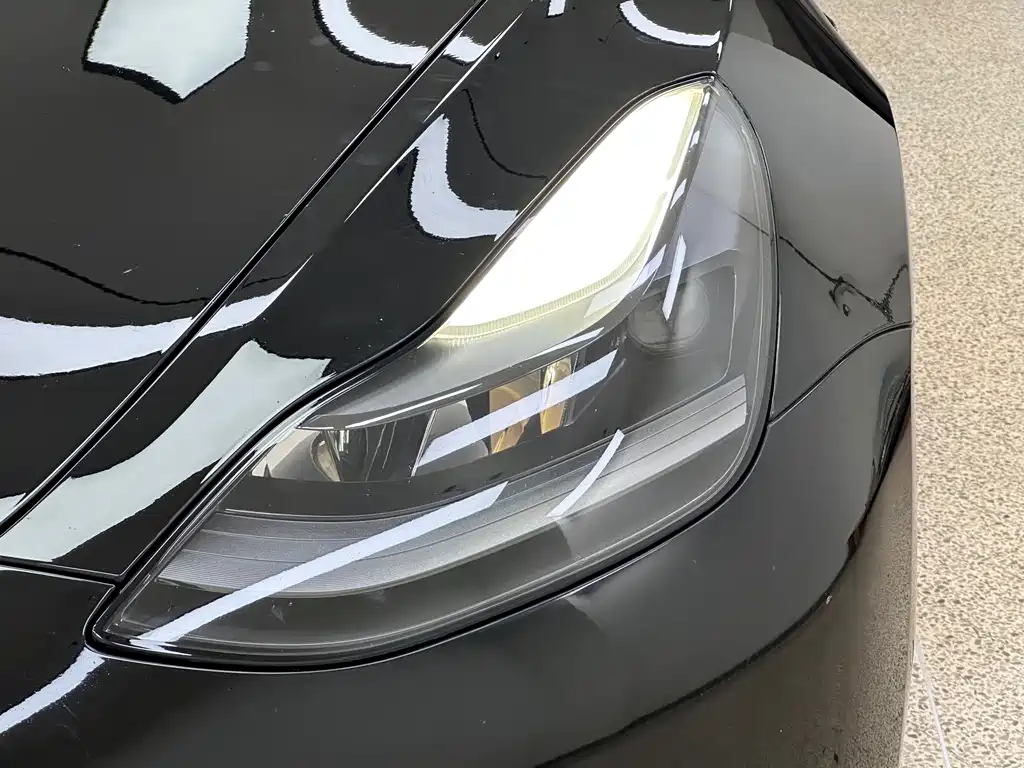 Tesla Model 3 — миниатюра 8