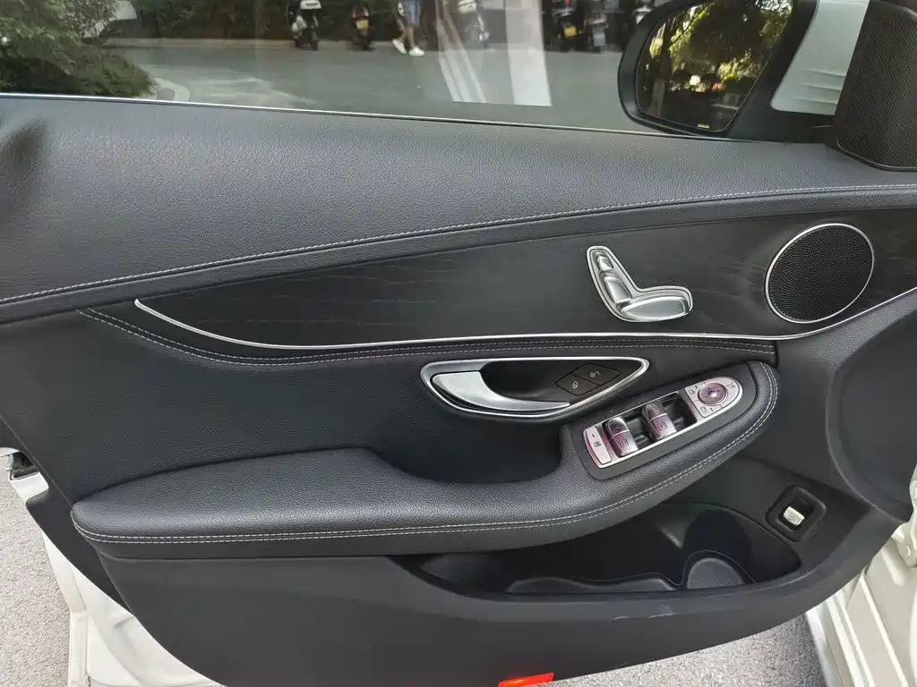 Mercedes-Benz C-Class — миниатюра 6