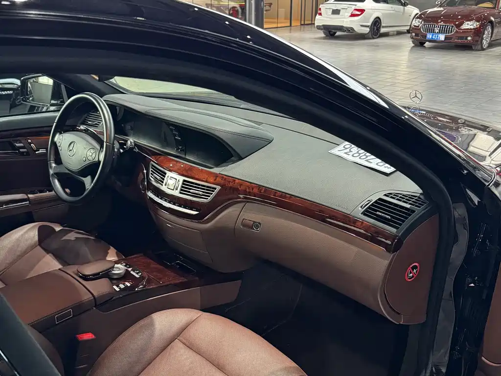 Mercedes-Benz S-Class — миниатюра 7