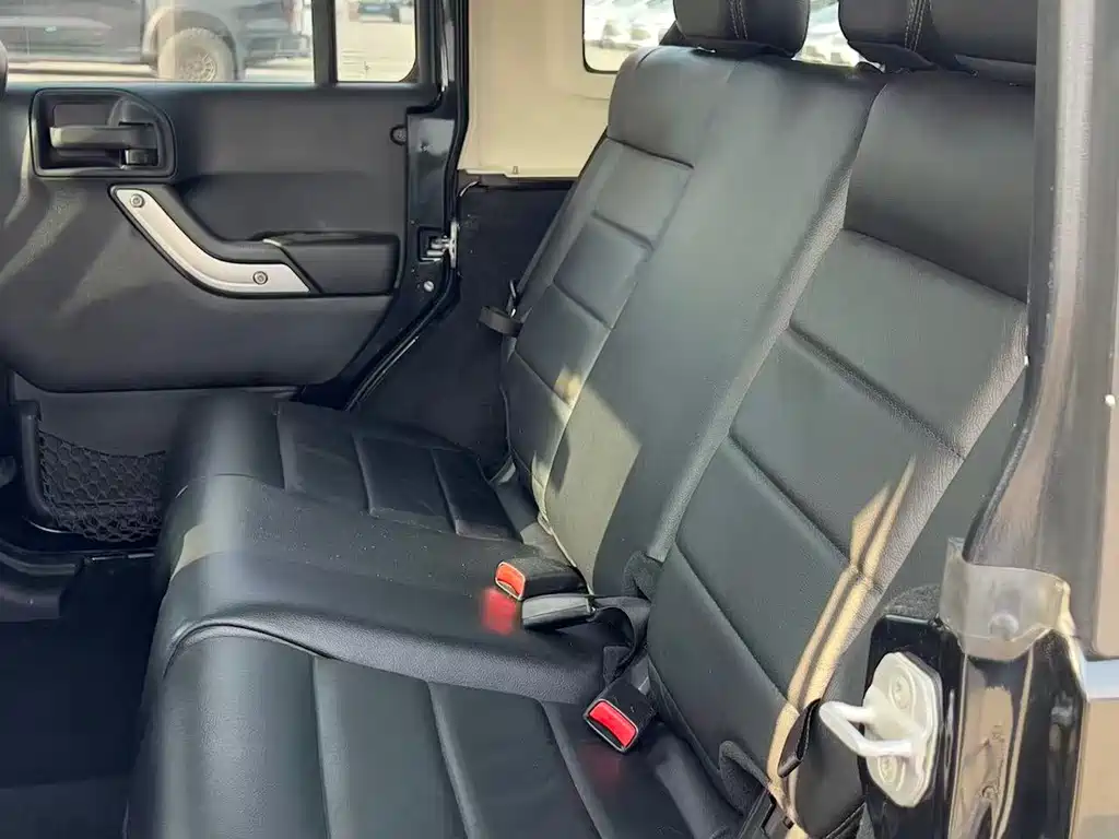 Jeep Wrangler — миниатюра 10