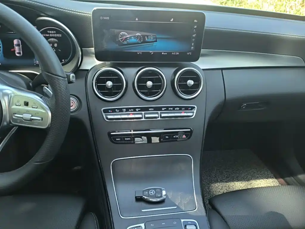 Mercedes-Benz C-Class — миниатюра 13