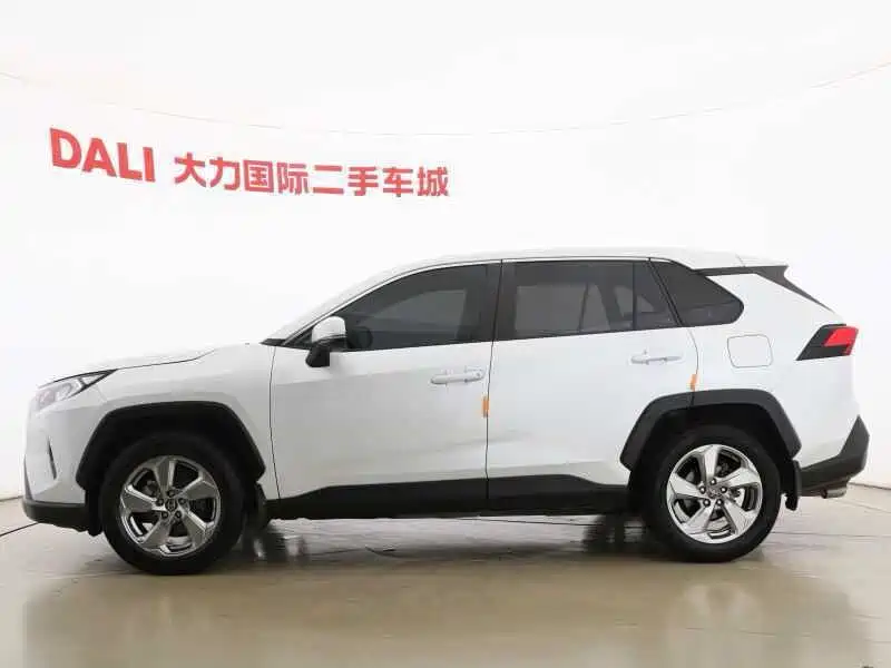 Toyota RAV4 — миниатюра 4