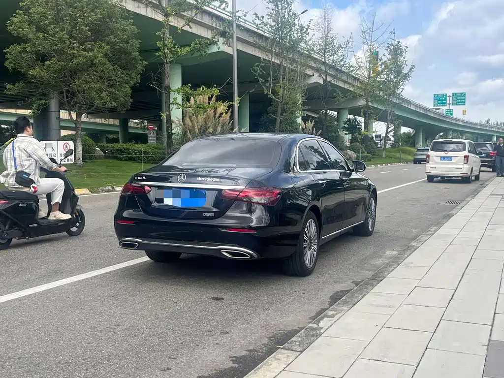 Mercedes-Benz E-Class — миниатюра 7