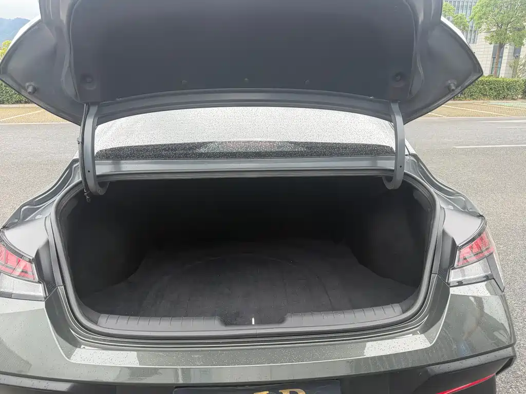 Hyundai Elantra — миниатюра 5