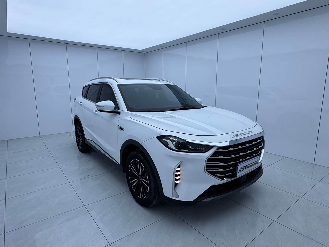 Jetour Jetour X70 PLUS 1.5 л 2022 г. Белый, пробег 34000 км