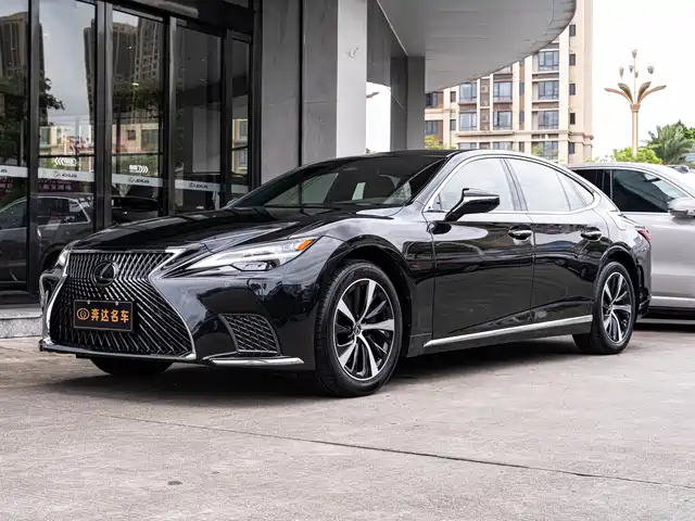 Lexus LS — фото 1