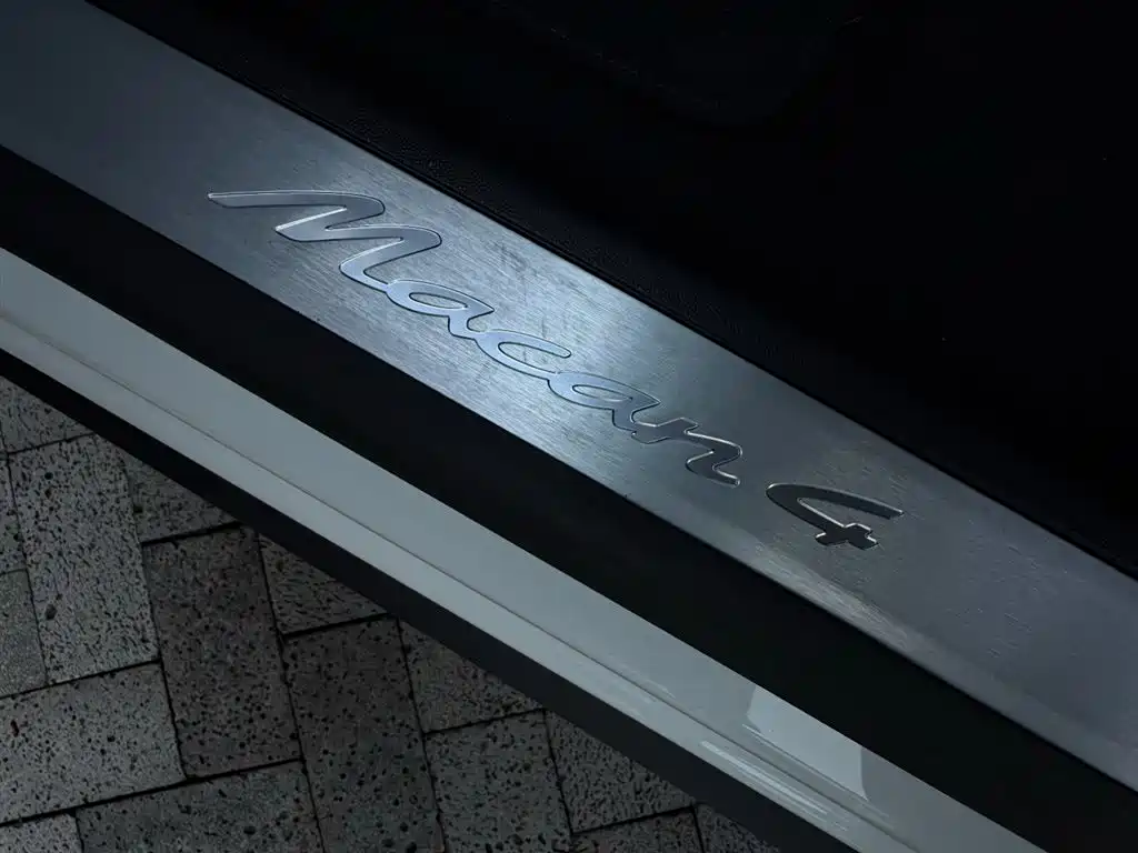 Porsche Macan EV — миниатюра 17