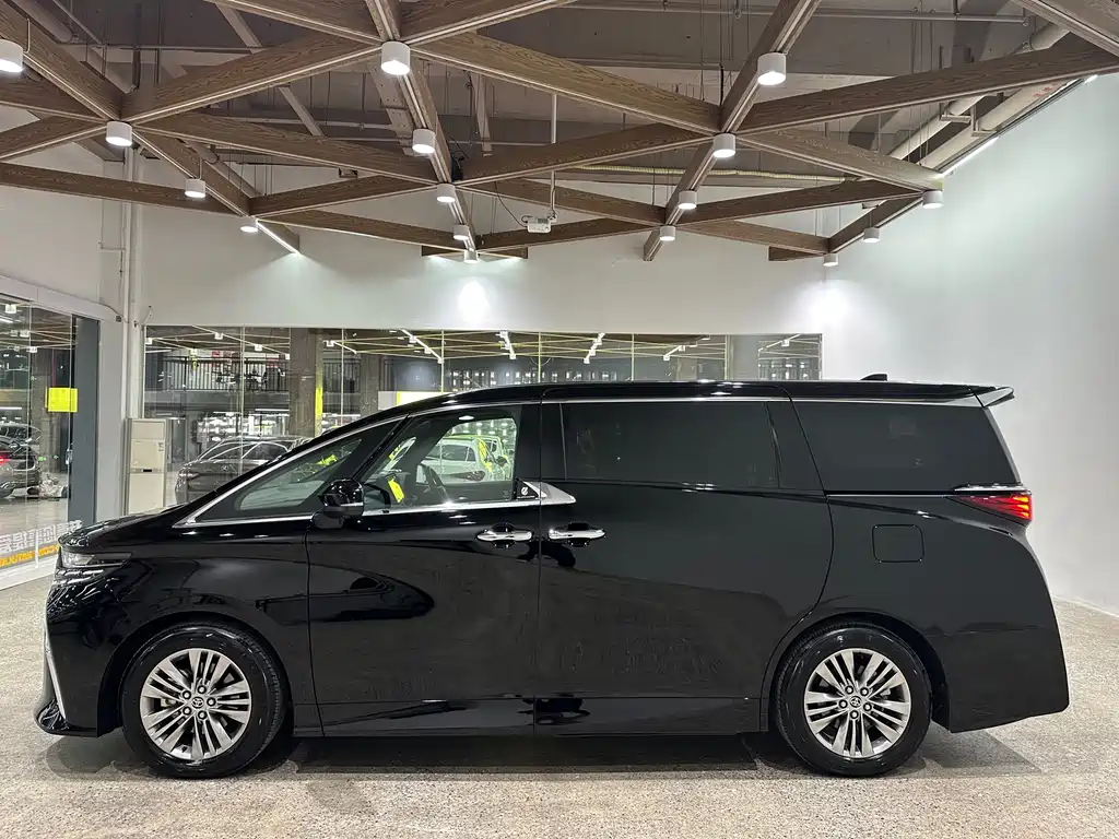 Toyota Alphard 2025 2.5L AT