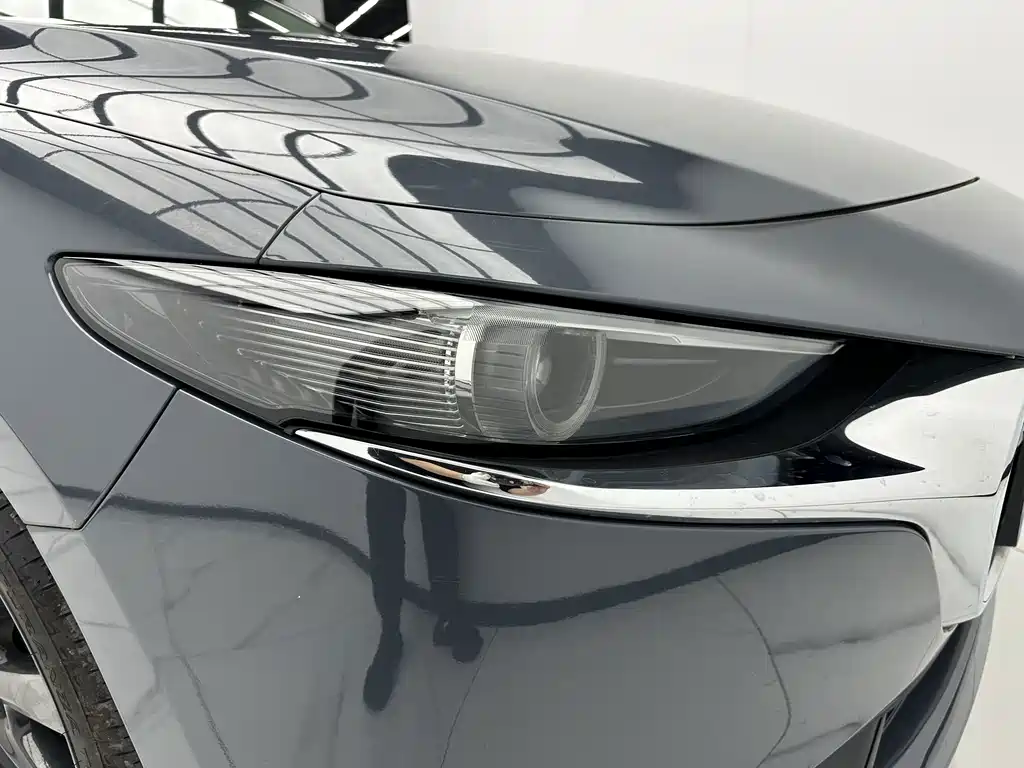 Mazda 3 Axela 2022 — фото 10