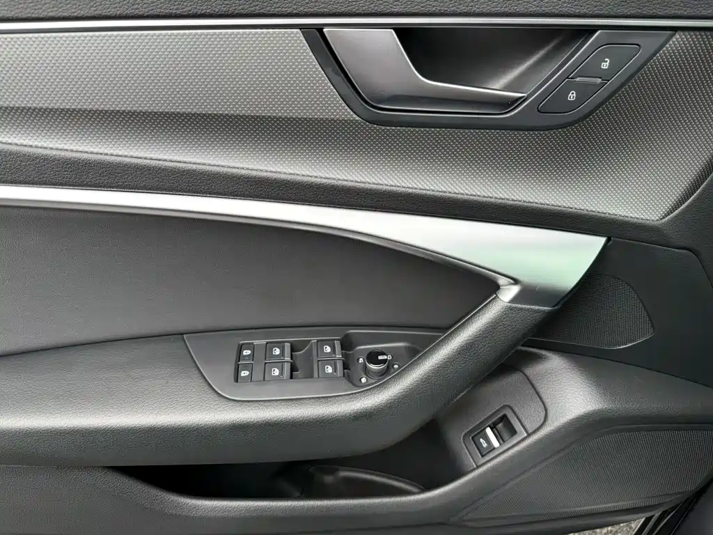 Audi A6L — миниатюра 10