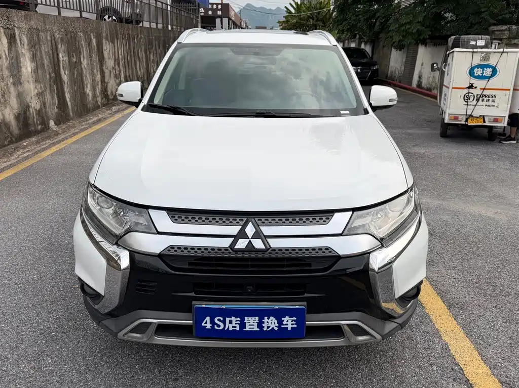 Mitsubishi Outlander — миниатюра 3