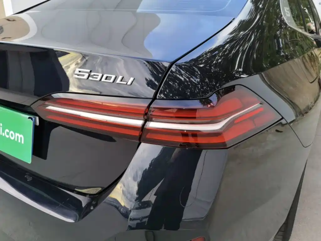 BMW 5 Series — миниатюра 8