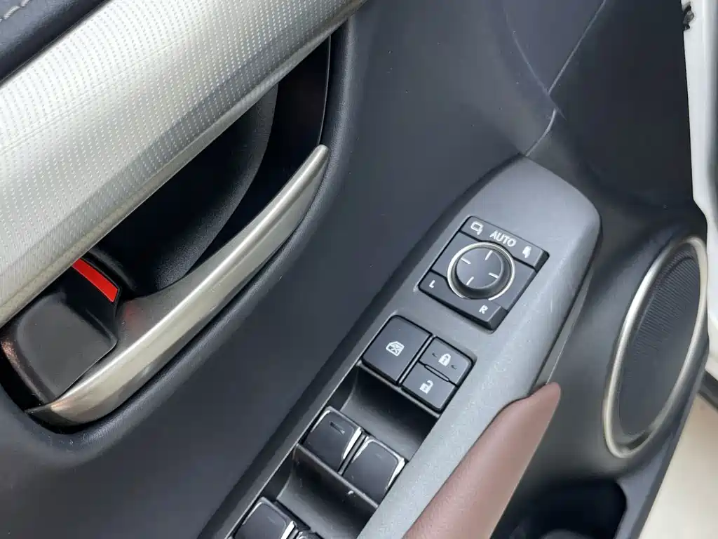 Lexus NX — миниатюра 17