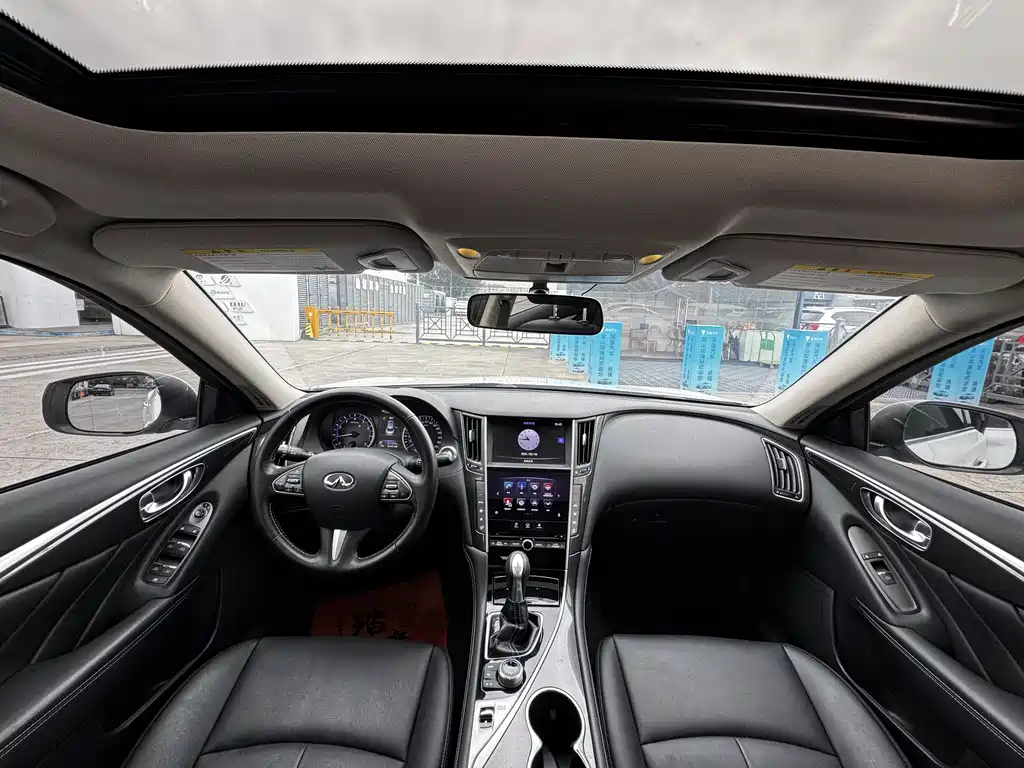 Infiniti Q50L 2015 2.0T Comfort